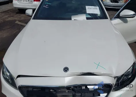 2017 Mercedes-Benz E 300 z USA, uszkodzony, nr VIN WDDZF4JB8HA275737